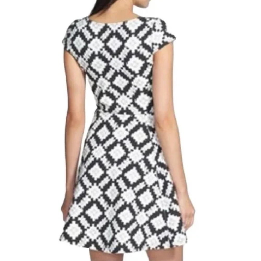 MINKPINK Fit & Flare Mini Dress - Black/Gray/White Abstract Pattern Size M - Picture 2 of 12